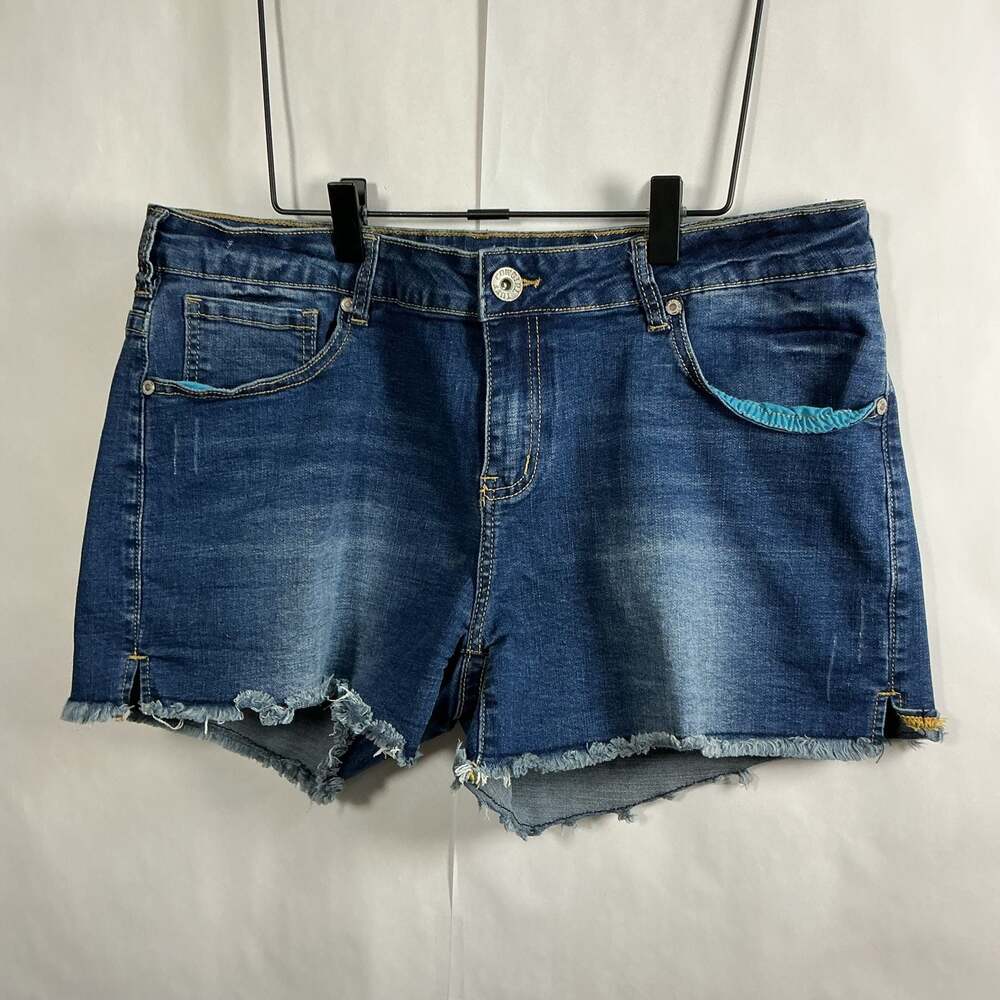 Cowgirl Tuff Co Sun-u-fun Embroidered Cut-Off Denim Shorts Size 32